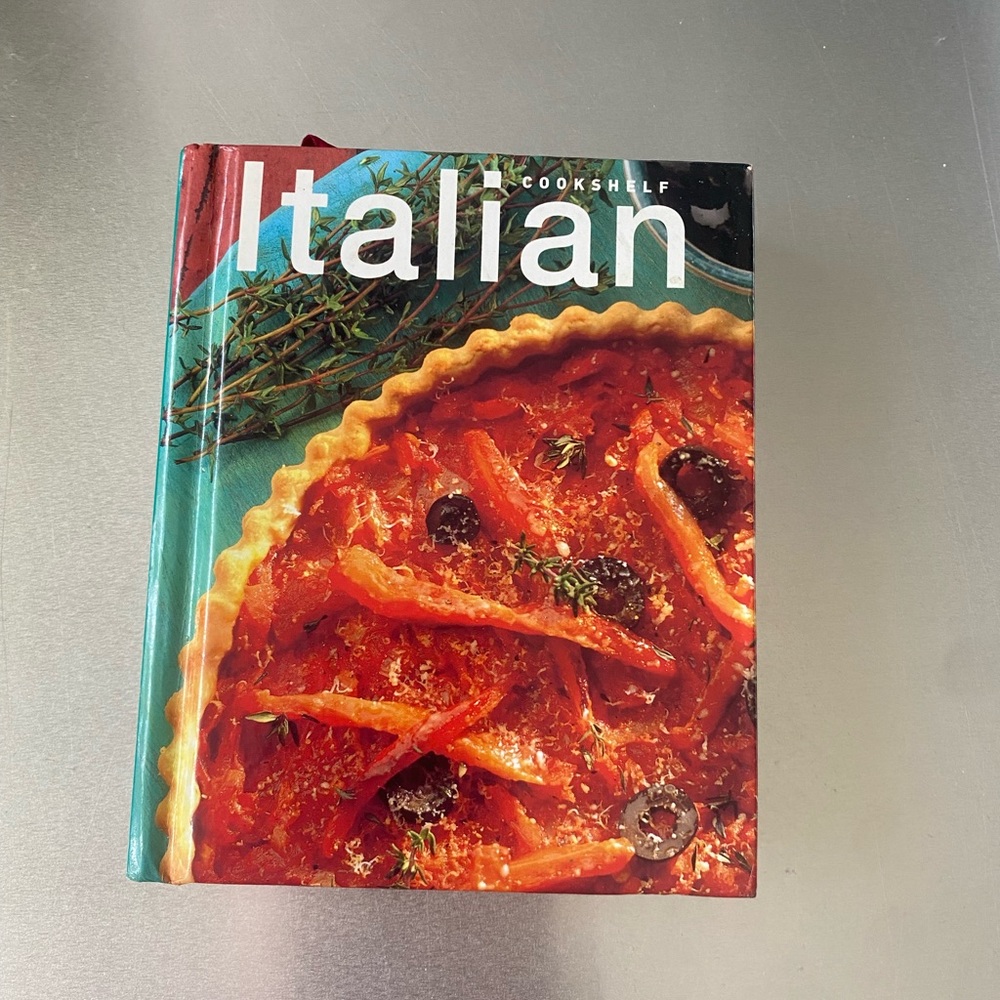 Cool shelf Italian book